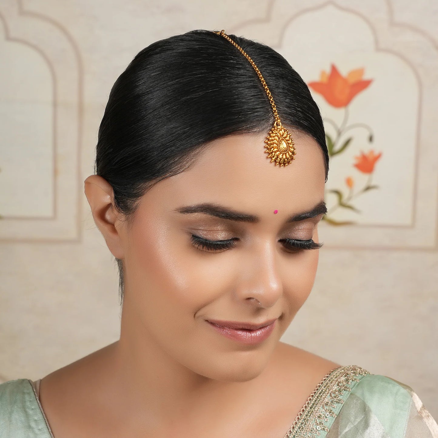 Cute Antique Gold Pear Shaped Maangtika
