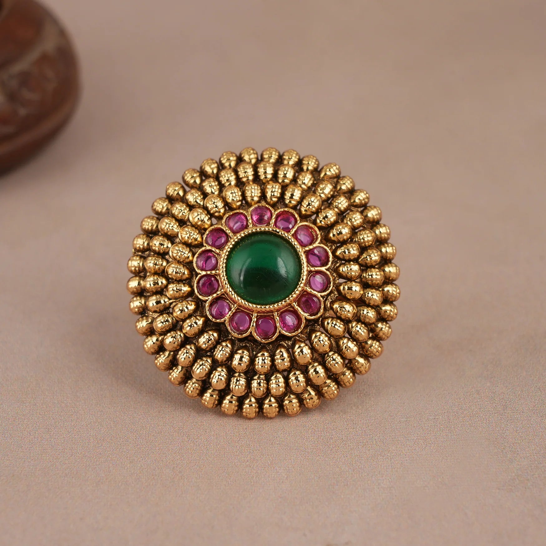 Gorgeous Round Antique Gold Emerald Stone Finger Ring