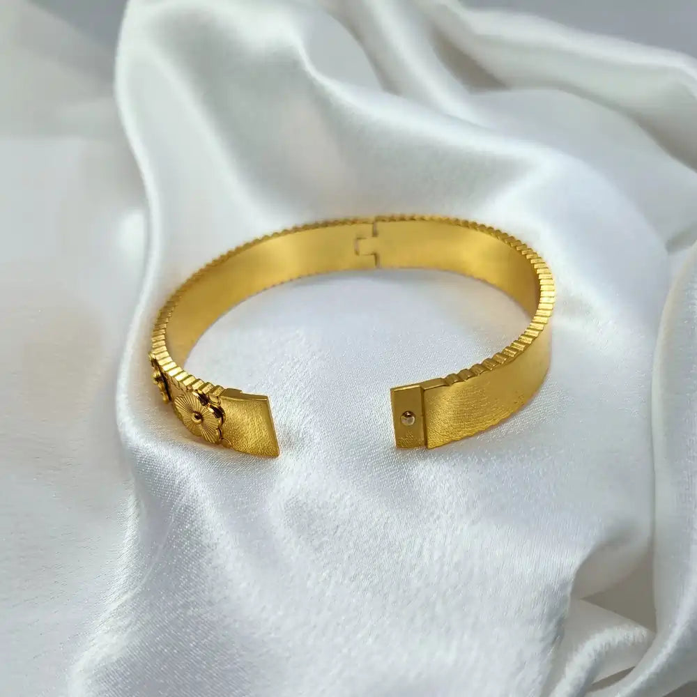 Antique gold plated paisley stone bangle set for women