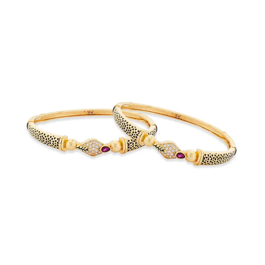 Aaravi Hammered Texture Bangle Set